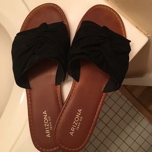 Arizona woman’s sandals